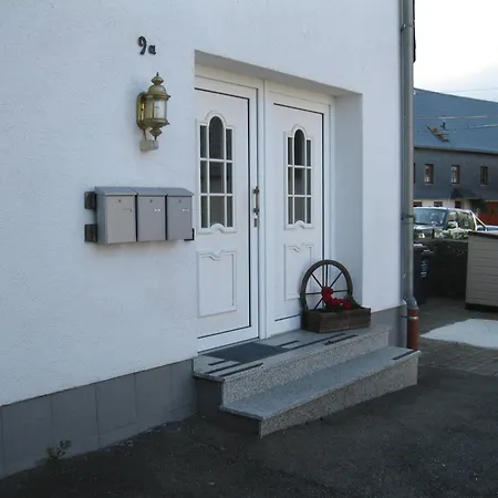 Hoilday With Large Garden Apartment