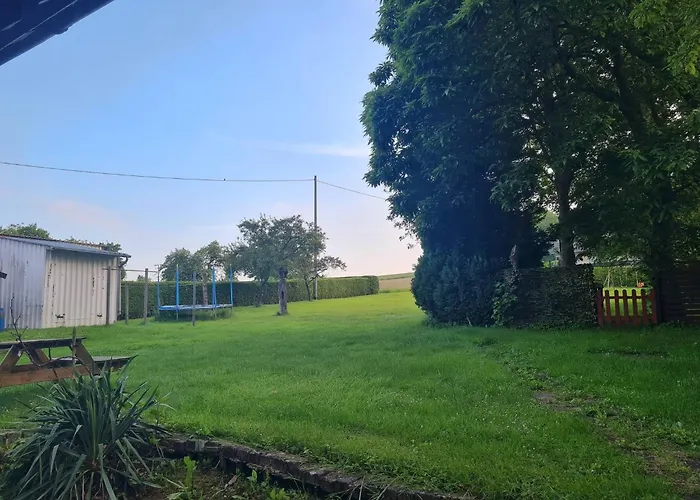 Hoilday With Large Garden Apartment